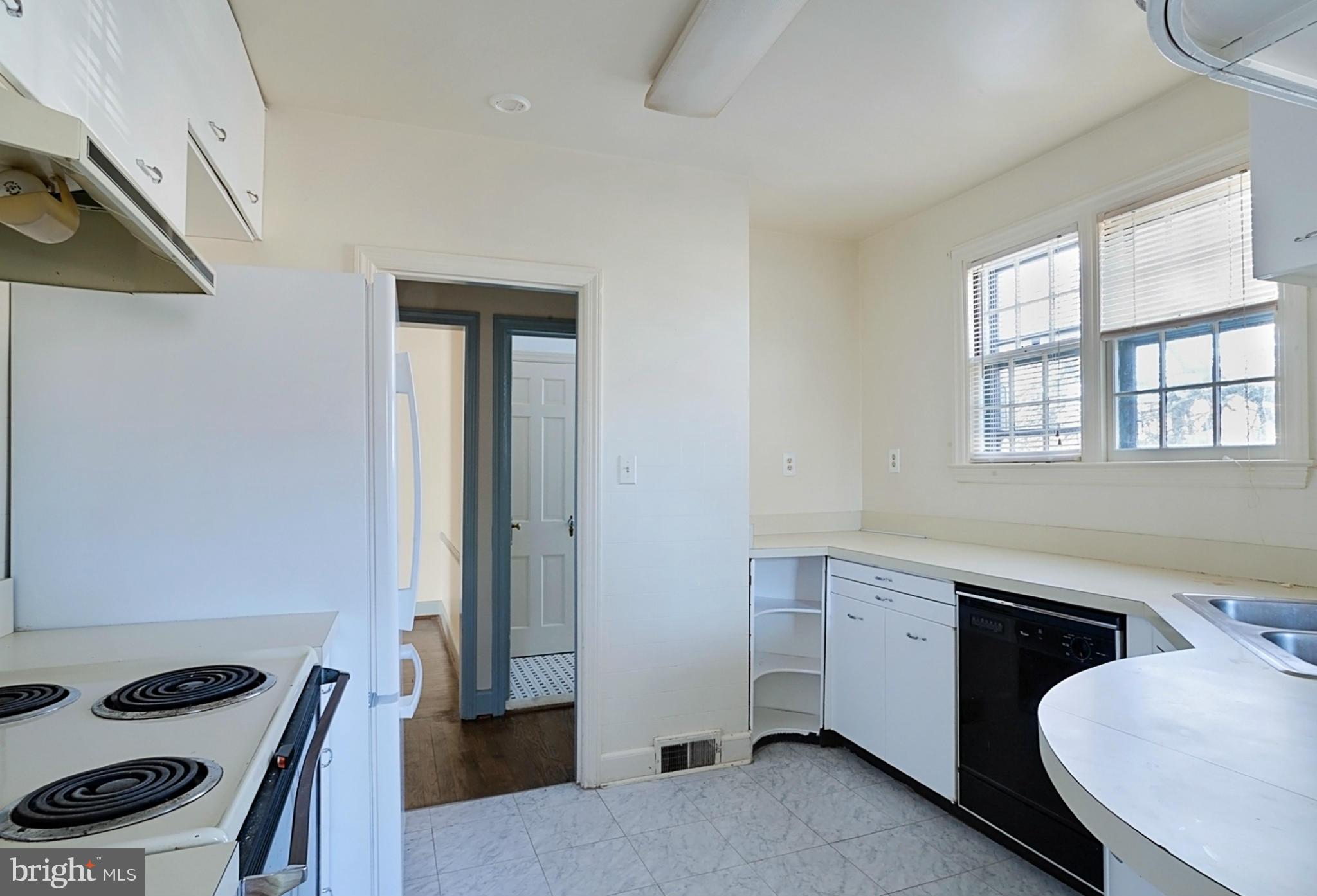 1 Dunmore Road Catonsville, MD 21228 - Photo 6 of 29 Main level kitchen