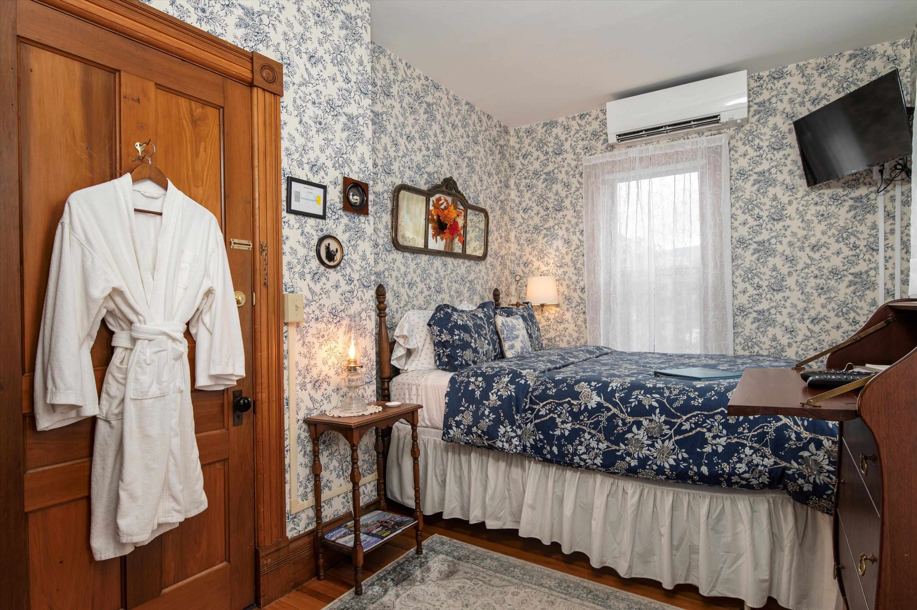 86 Main Street Ludlow, VT 05149 - Photo 3 of 60