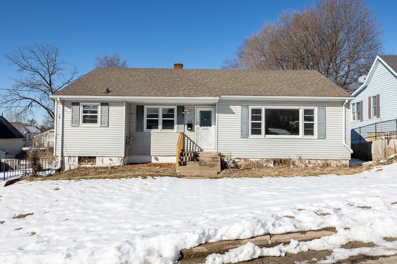 919 Edison Street Dubuque, IA 52001 - Photo 1 of 23 Gallery Image 1