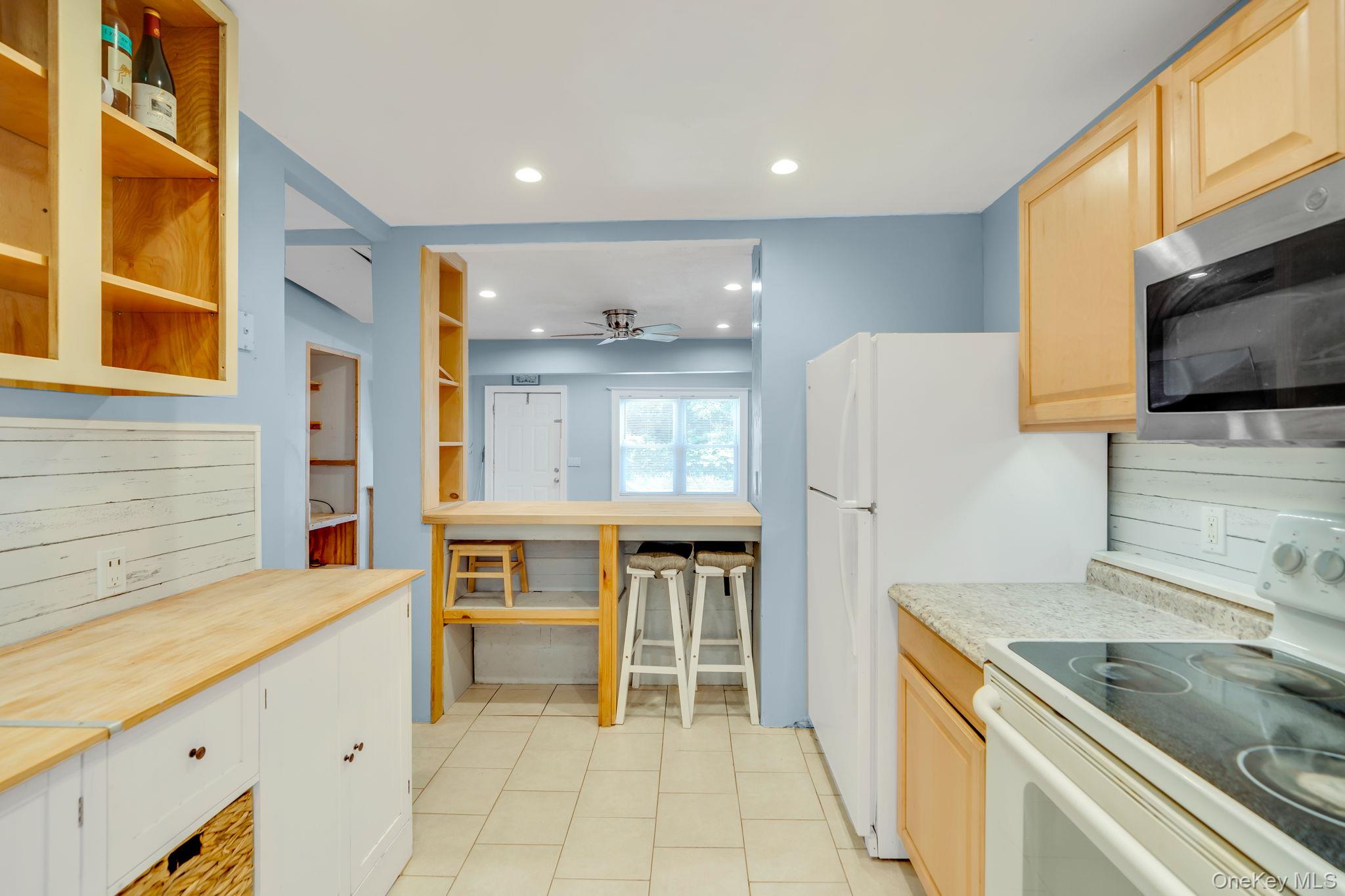 7 Inca Drive Bay Shore, NY 11706 - Photo 9 of 29