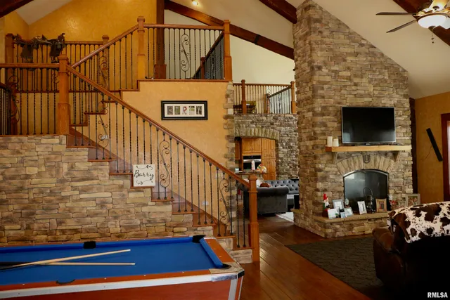 $825,000 | 2064 East 2200th Street, Camp Point, IL 62320