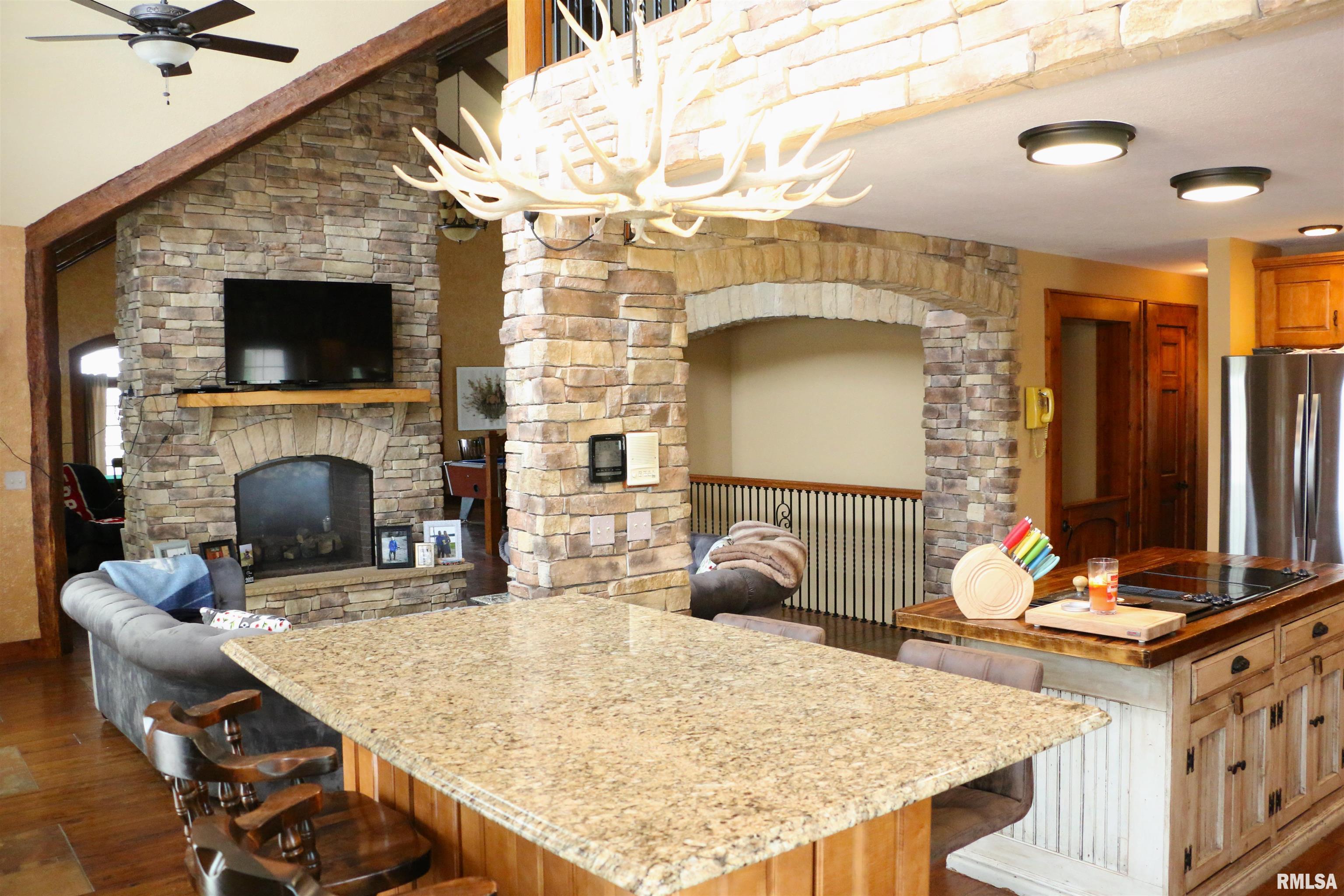 2064 East 2200th Street Camp Point, IL 62320 - Photo 13 of 61