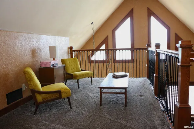 $825,000 | 2064 East 2200th Street, Camp Point, IL 62320