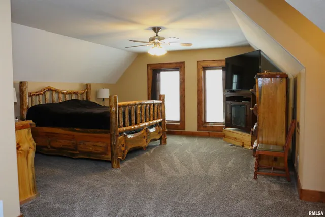 $825,000 | 2064 East 2200th Street, Camp Point, IL 62320