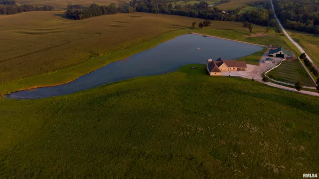 $825,000 | 2064 East 2200th Street, Camp Point, IL 62320