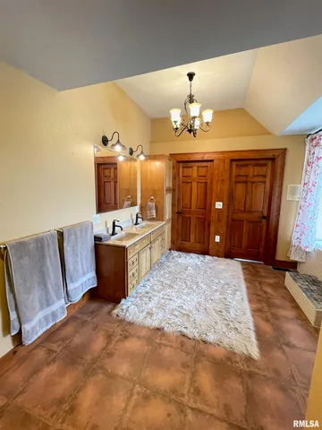 $825,000 | 2064 East 2200th Street, Camp Point, IL 62320