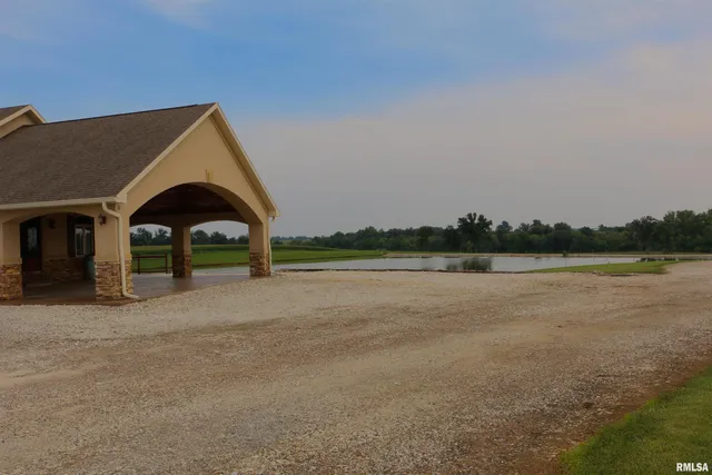 $825,000 | 2064 East 2200th Street, Camp Point, IL 62320