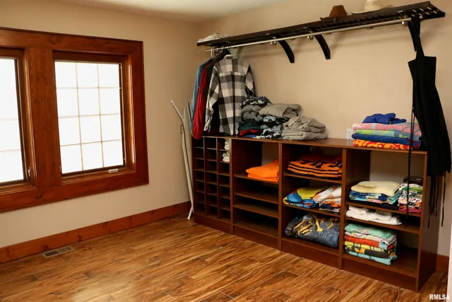 $825,000 | 2064 East 2200th Street, Camp Point, IL 62320