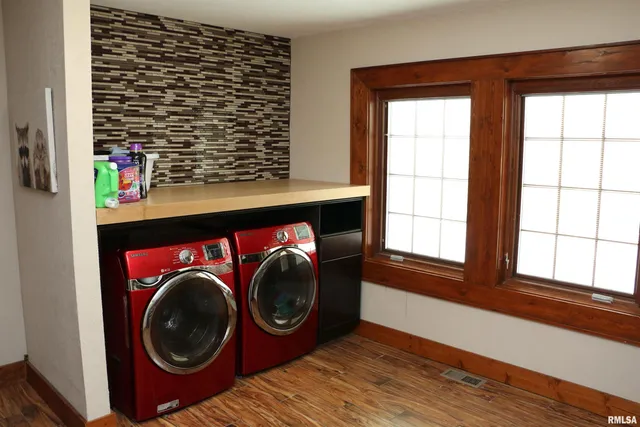 $825,000 | 2064 East 2200th Street, Camp Point, IL 62320