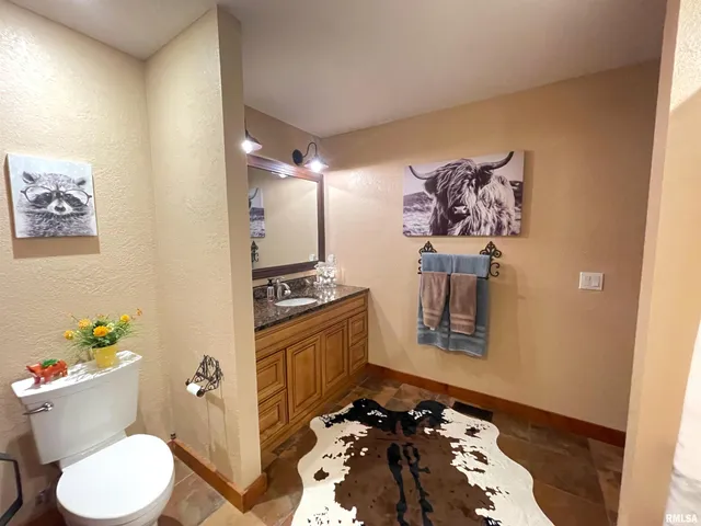 $825,000 | 2064 East 2200th Street, Camp Point, IL 62320