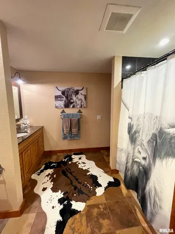 $825,000 | 2064 East 2200th Street, Camp Point, IL 62320