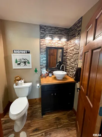 $825,000 | 2064 East 2200th Street, Camp Point, IL 62320