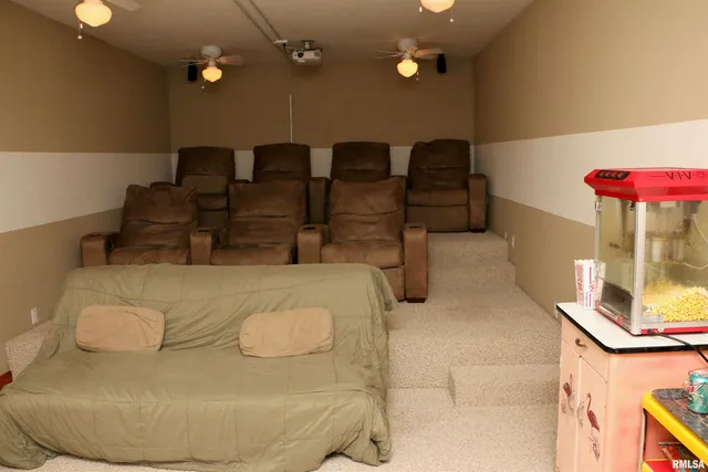 $825,000 | 2064 East 2200th Street, Camp Point, IL 62320