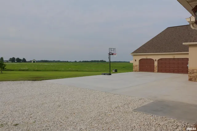 $825,000 | 2064 East 2200th Street, Camp Point, IL 62320