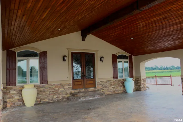 $825,000 | 2064 East 2200th Street, Camp Point, IL 62320