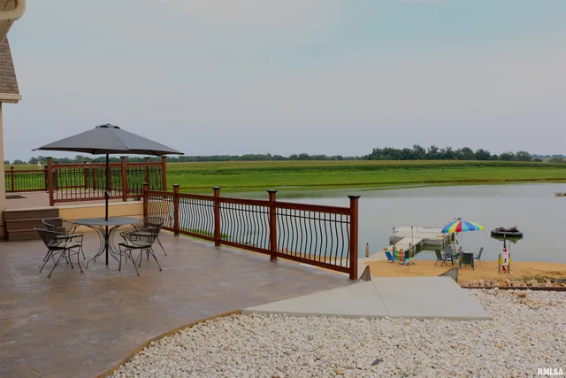 $825,000 | 2064 East 2200th Street, Camp Point, IL 62320