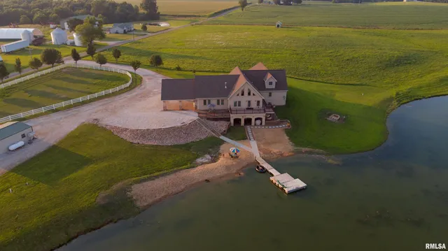 $825,000 | 2064 East 2200th Street, Camp Point, IL 62320