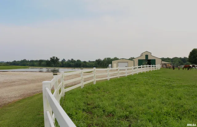 $825,000 | 2064 East 2200th Street, Camp Point, IL 62320