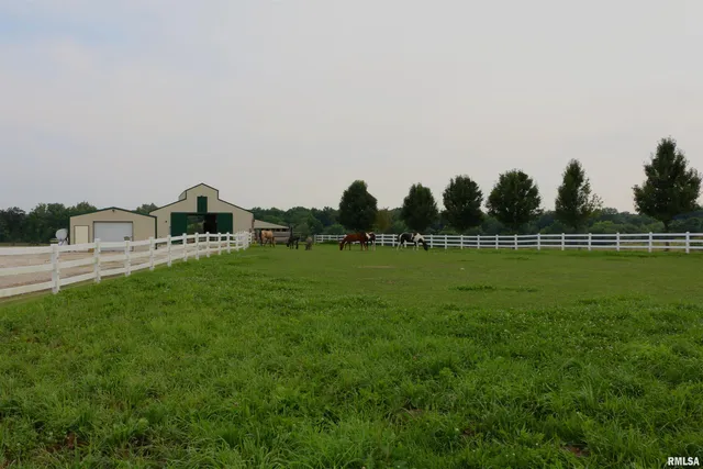 $825,000 | 2064 East 2200th Street, Camp Point, IL 62320