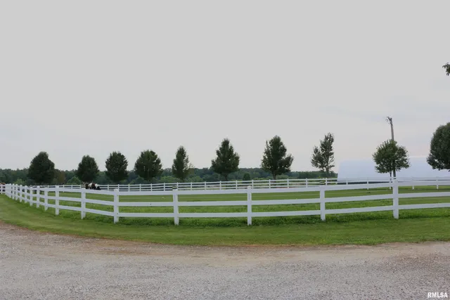 $825,000 | 2064 East 2200th Street, Camp Point, IL 62320