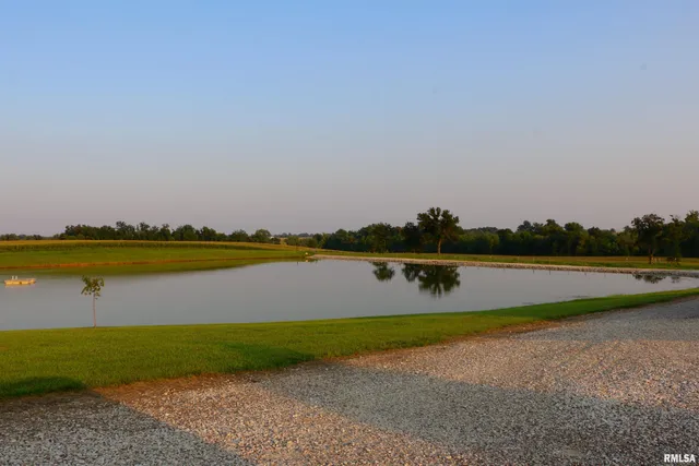 $825,000 | 2064 East 2200th Street, Camp Point, IL 62320