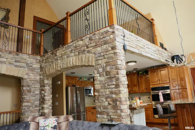 $825,000 | 2064 East 2200th Street, Camp Point, IL 62320