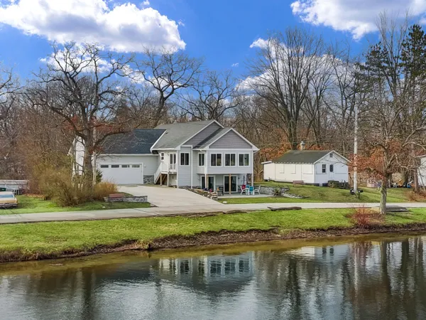 $639,900 | W1143 Lake Drive, Genoa City, WI 53128