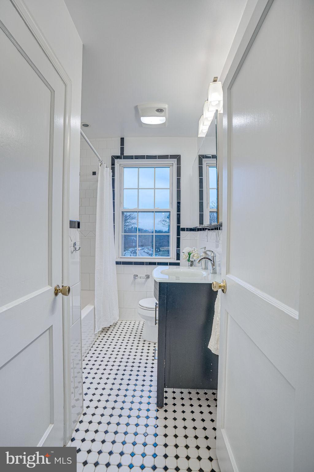 6471 Blenheim Road Baltimore, MD 21212 - Photo 42 of 50 View from the Hallway