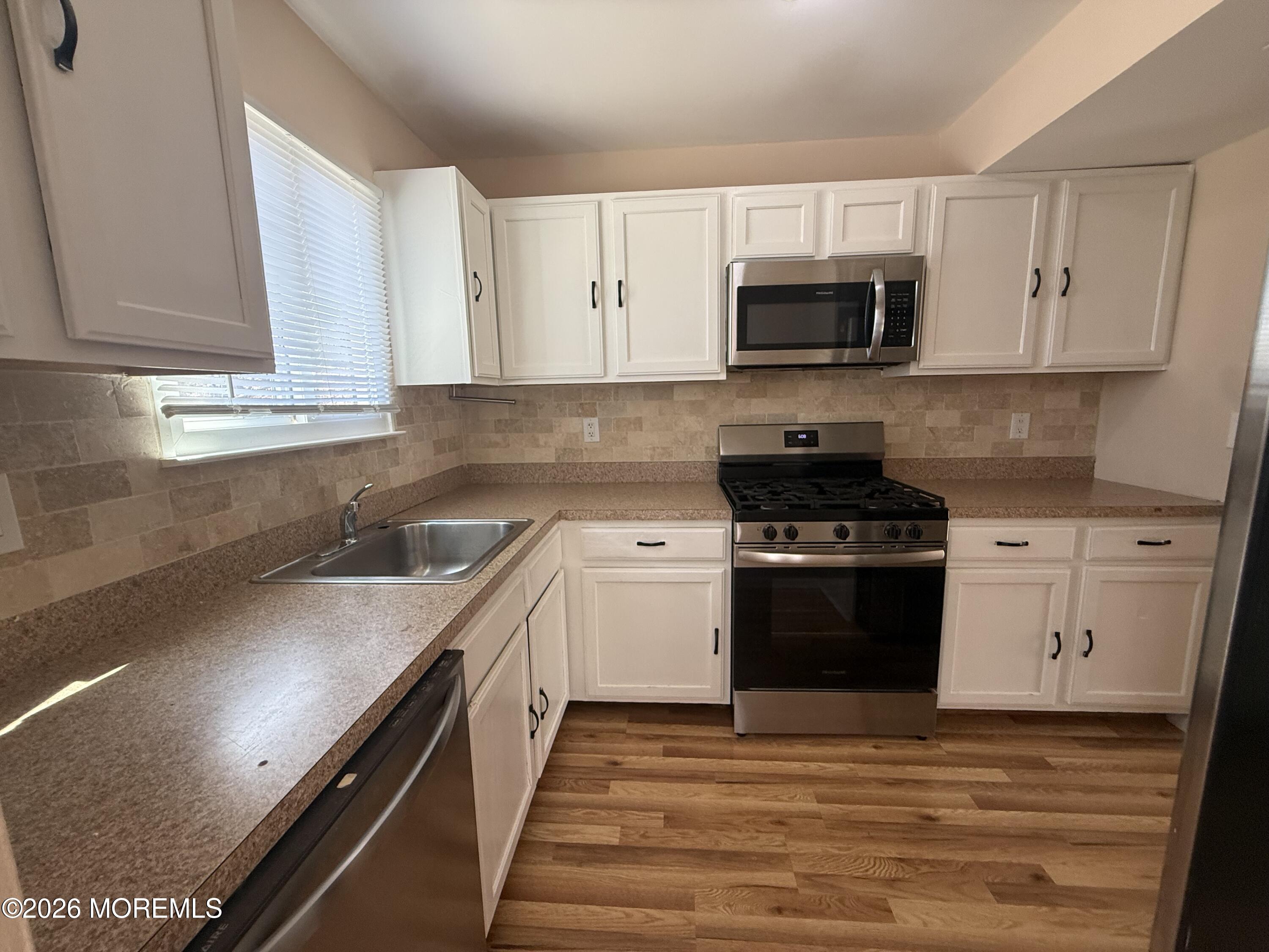 1 Max Place Howell, NJ 07731 - Photo 6 of 15 IMG_6456