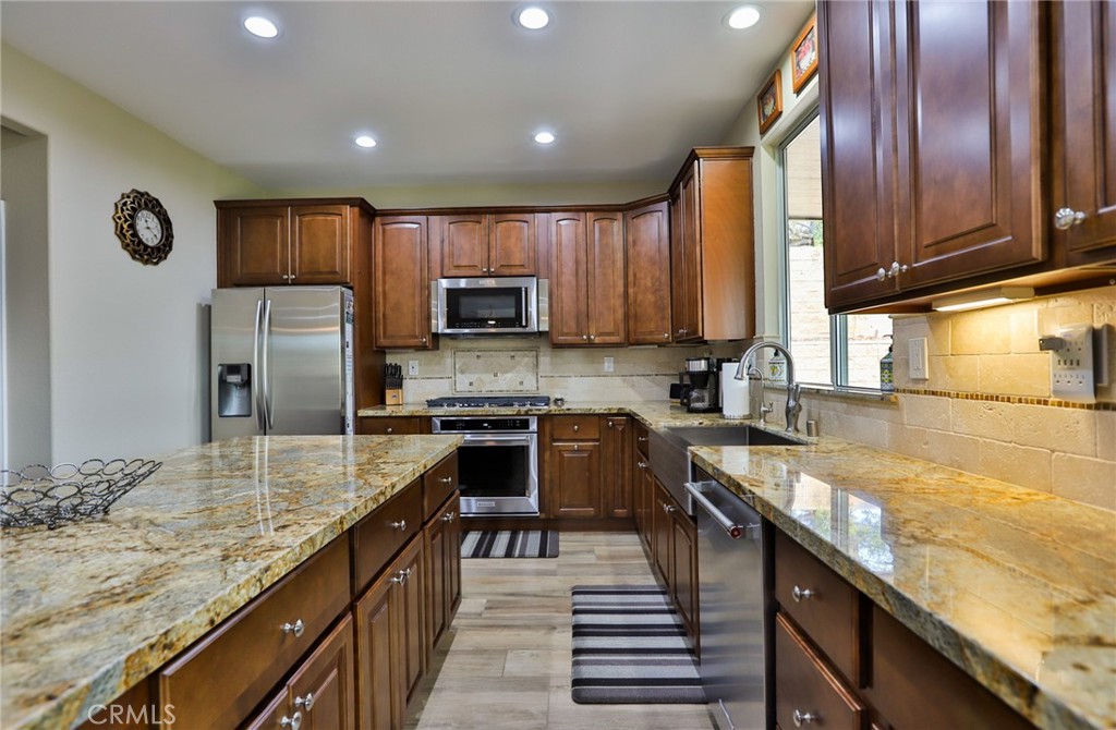 1789 Kapalua Bay Lane Corona, CA 92883 - Photo 21 of 63