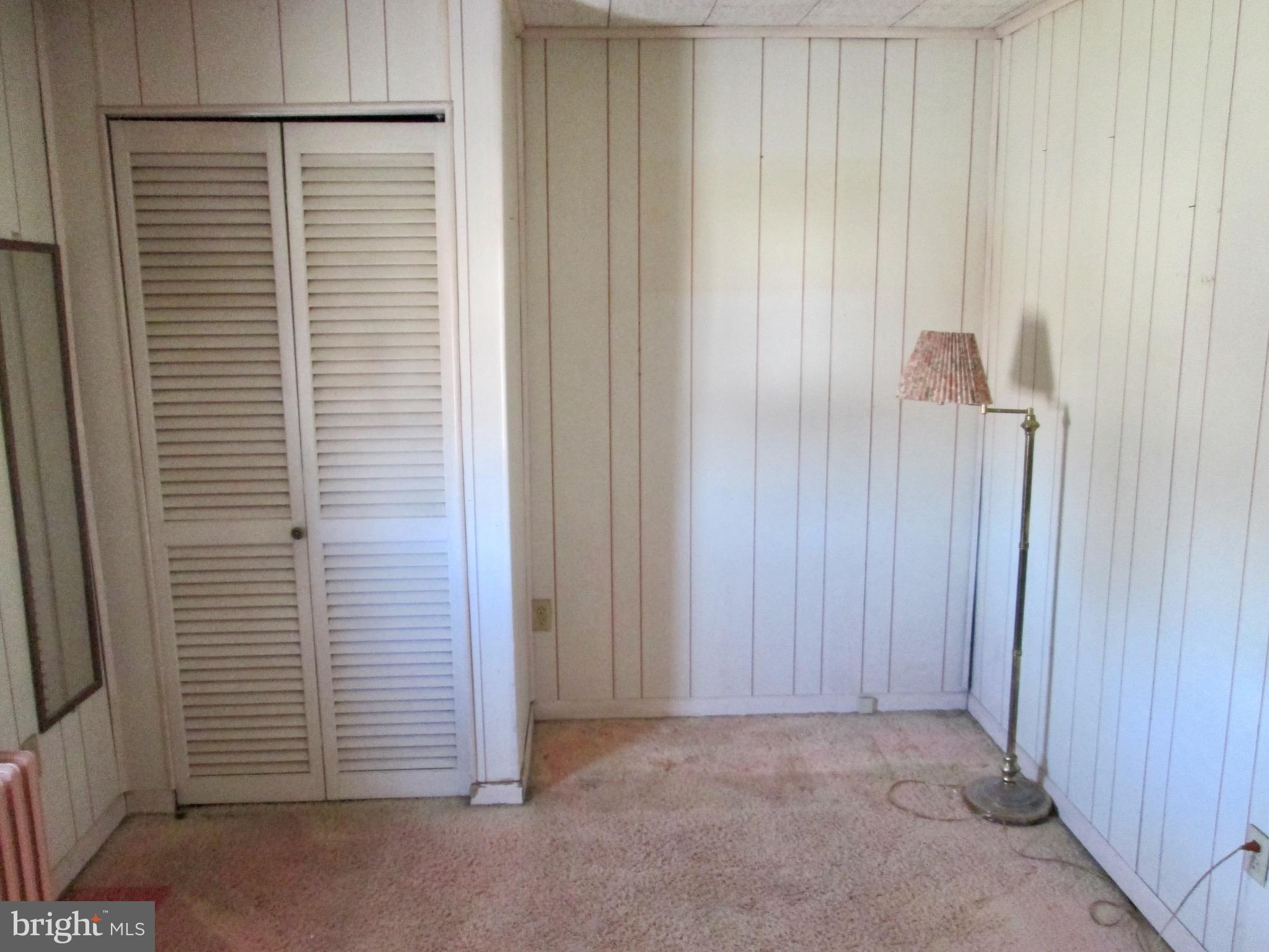 431 Raymond Street Reading, PA 19605 - Photo 21 of 50 an empty room with windows