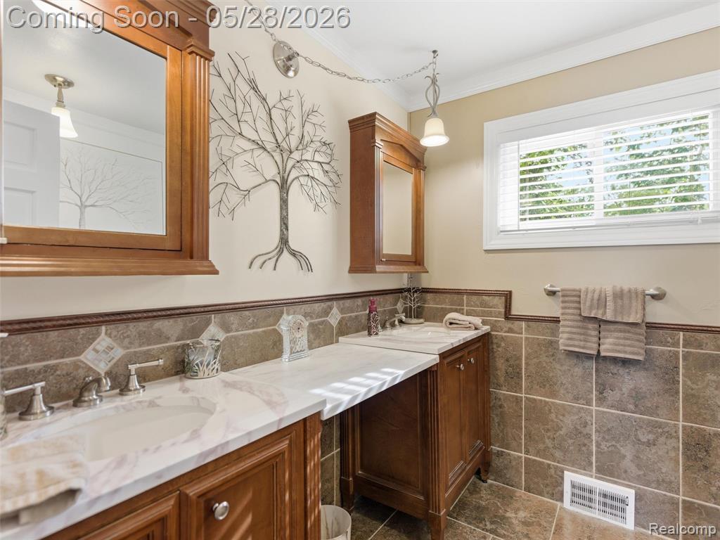 12099 Torrey Road Fenton, MI 48430 - Photo 23 of 60