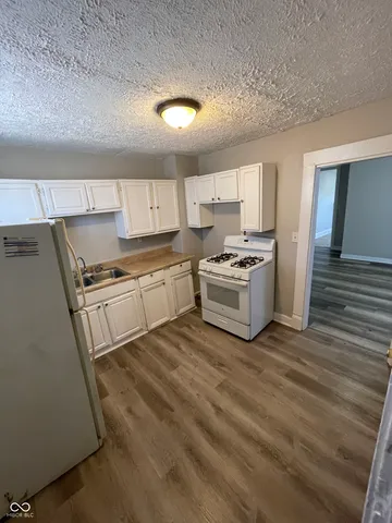 $975 | 37 North Randolph Street, Indianapolis, IN 46201