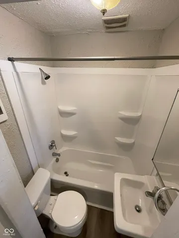 $975 | 37 North Randolph Street, Indianapolis, IN 46201