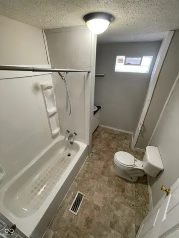 $975 | 37 North Randolph Street, Indianapolis, IN 46201