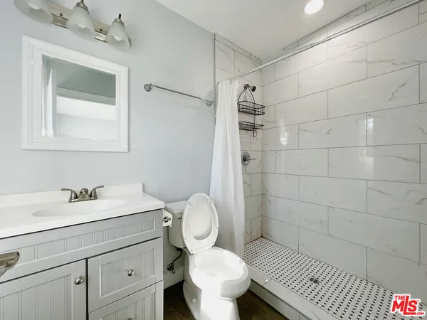 $5,000 | 2641 South Budlong Avenue, Unit 2641, Los Angeles, CA 90007