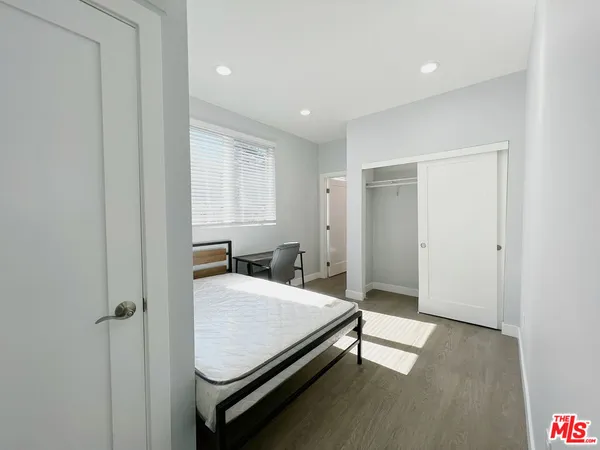 $5,000 | 2641 South Budlong Avenue, Unit 2641, Los Angeles, CA 90007