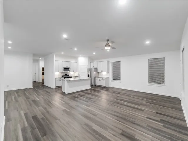 $2,500 | 387 Westlake Terrace, Conroe, TX 77304