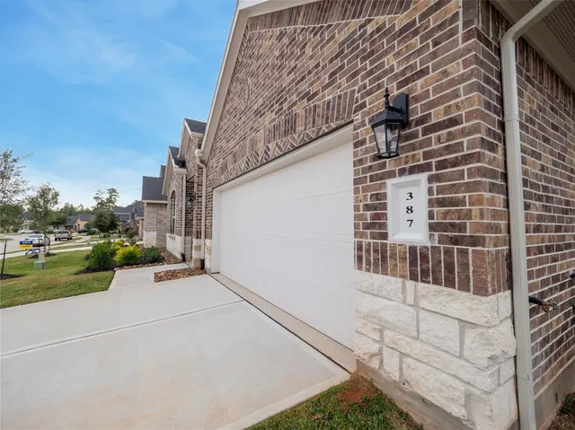 $2,500 | 387 Westlake Terrace, Conroe, TX 77304