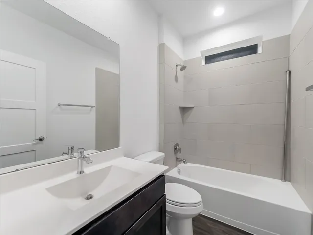 $2,500 | 387 Westlake Terrace, Conroe, TX 77304