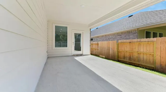 $2,500 | 387 Westlake Terrace, Conroe, TX 77304