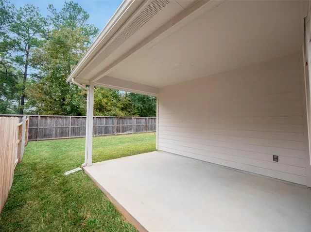 $2,500 | 387 Westlake Terrace, Conroe, TX 77304