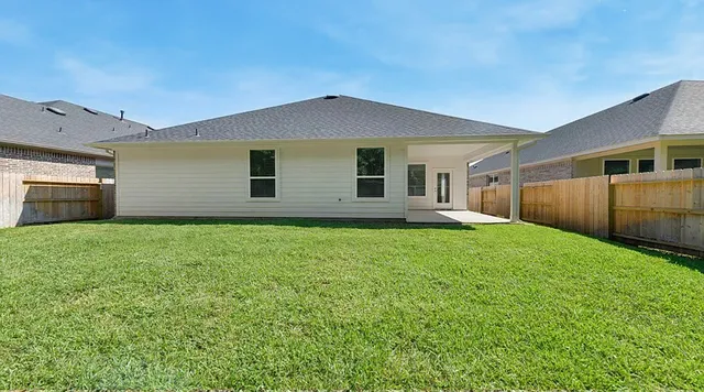 $2,500 | 387 Westlake Terrace, Conroe, TX 77304