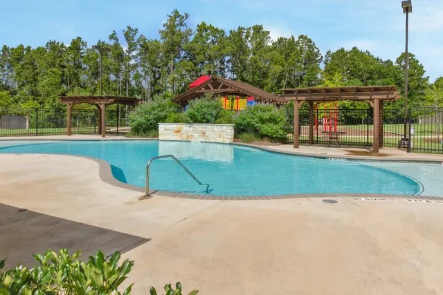 $2,500 | 387 Westlake Terrace, Conroe, TX 77304
