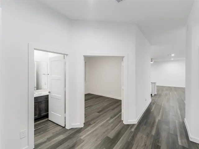 $2,500 | 387 Westlake Terrace, Conroe, TX 77304