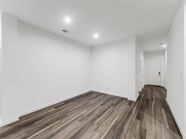 $2,500 | 387 Westlake Terrace, Conroe, TX 77304