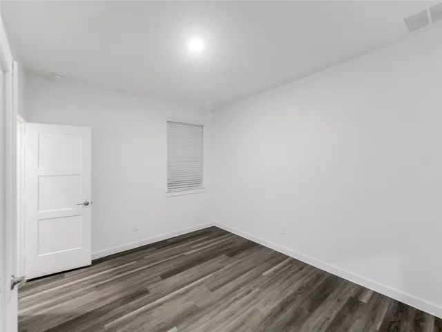 $2,500 | 387 Westlake Terrace, Conroe, TX 77304