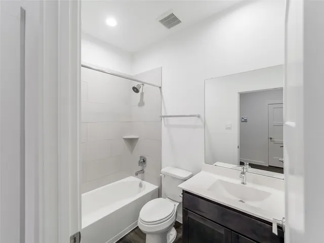 $2,500 | 387 Westlake Terrace, Conroe, TX 77304