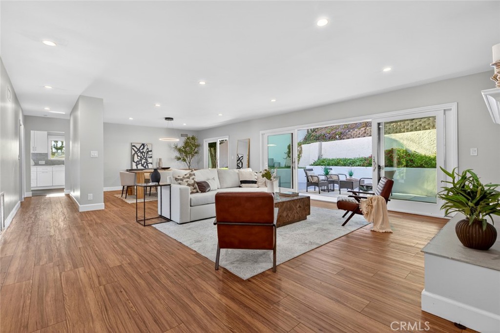 341 Cumberland Road Glendale, CA 91202 - Photo 4 of 34