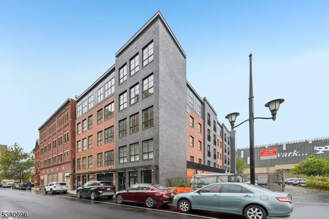 $1,999 | 289 Halsey Street, Newark, NJ 07102